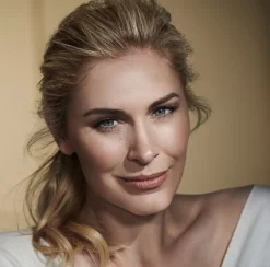 Max Factor Miracle Touch Cream To Liquid Foundation 60 Sand SPF30  met Hyaluronic Acid